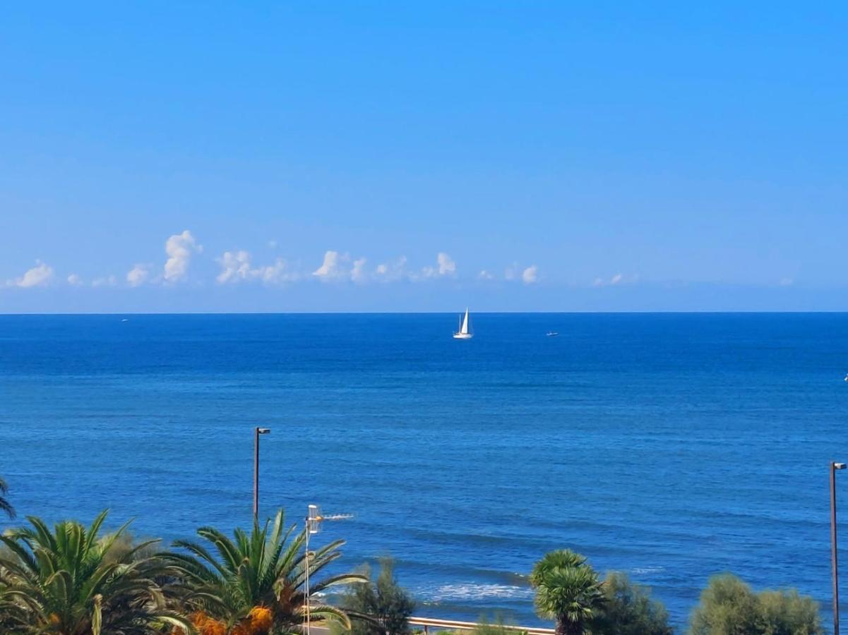 Sunset Apartment Santa Marinella Buitenkant foto